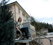 Treppenlift Plattformlift Rollstuhllift Behindertenaufzug Omega Patientenlifter Startposition oben
