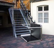 Treppenlift Plattformlift Rollstuhllift Behindertenaufzug T100 Patientenlifter Parkposition